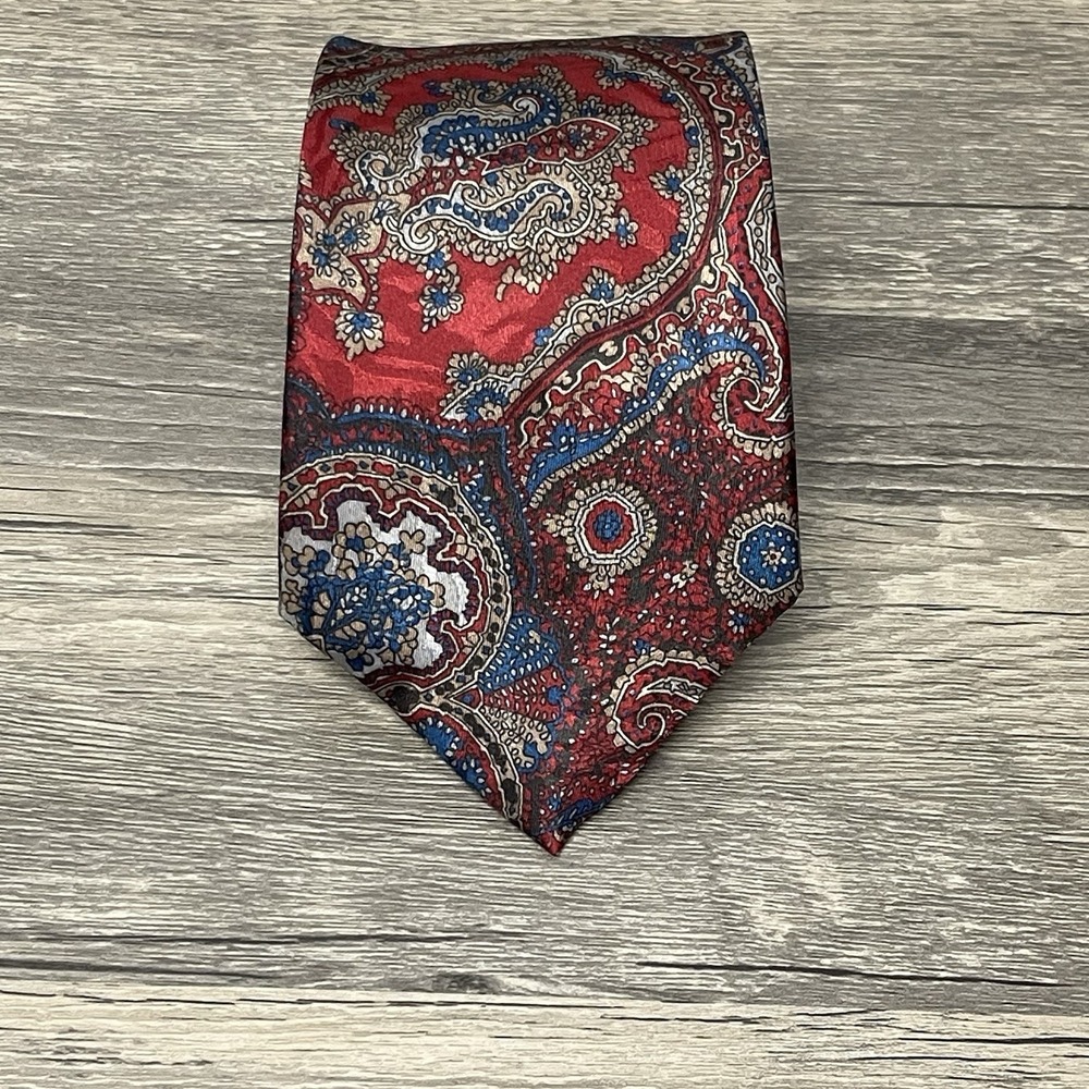 Vintage Egon von Furstenberg Men's Red Paisley Classic Tie Made in USA 100% Poly